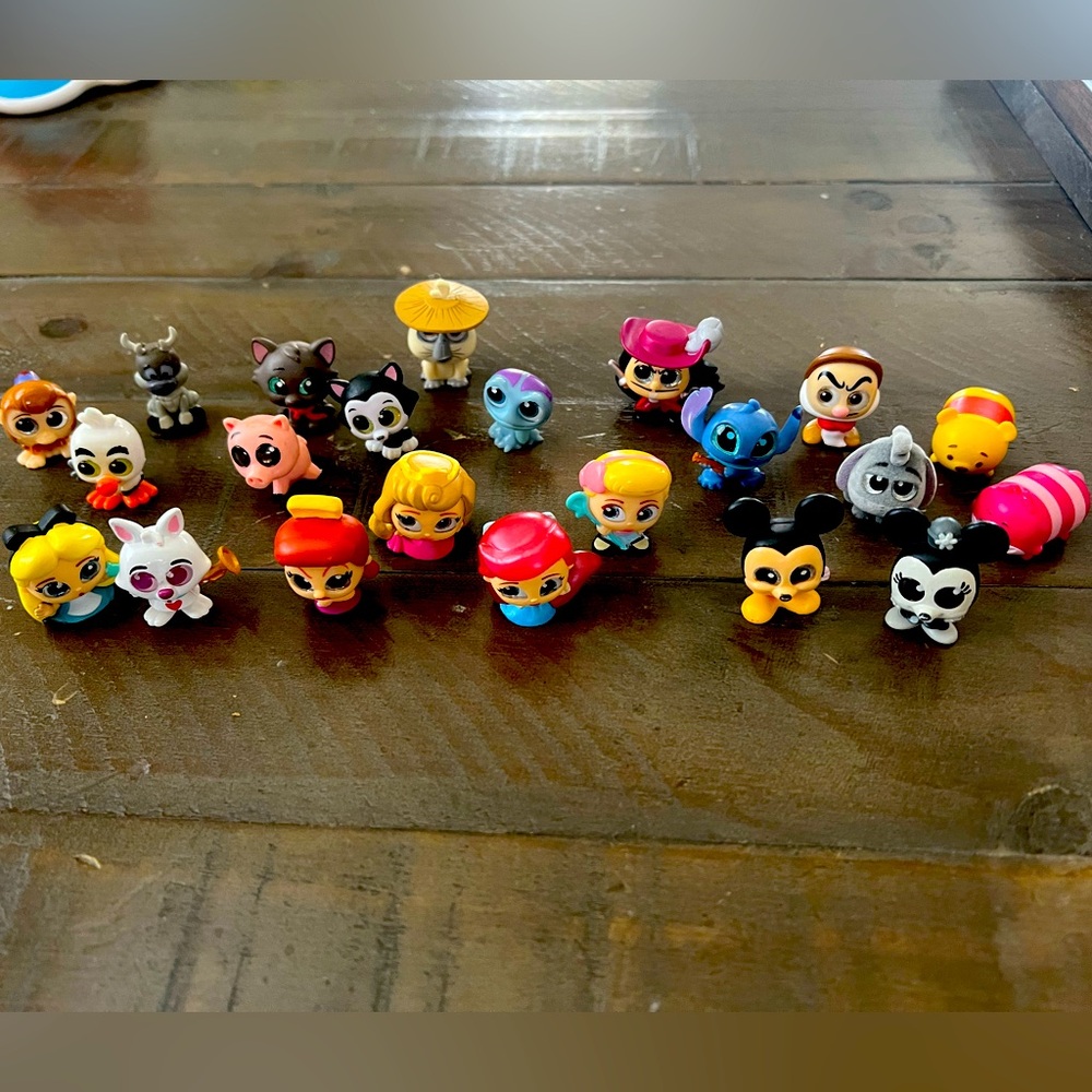 Disneys Doorables lot collection